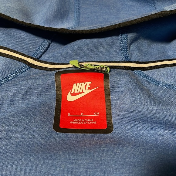 Women’s Nike Tech Fleece Sweater - Picture 4 of 5